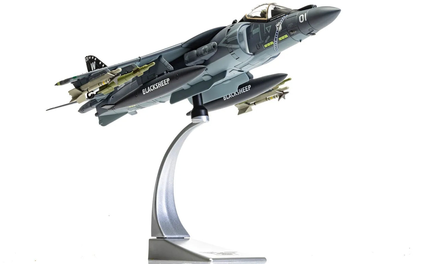 CORGI AV-8B HARRIER II 165001/01 VMA-214 "BLACK SHEEP"