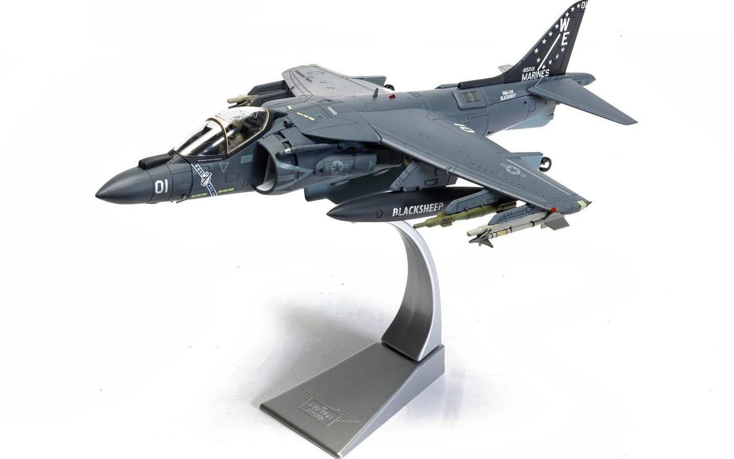 CORGI AV-8B HARRIER II 165001/01 VMA-214 "BLACK SHEEP"
