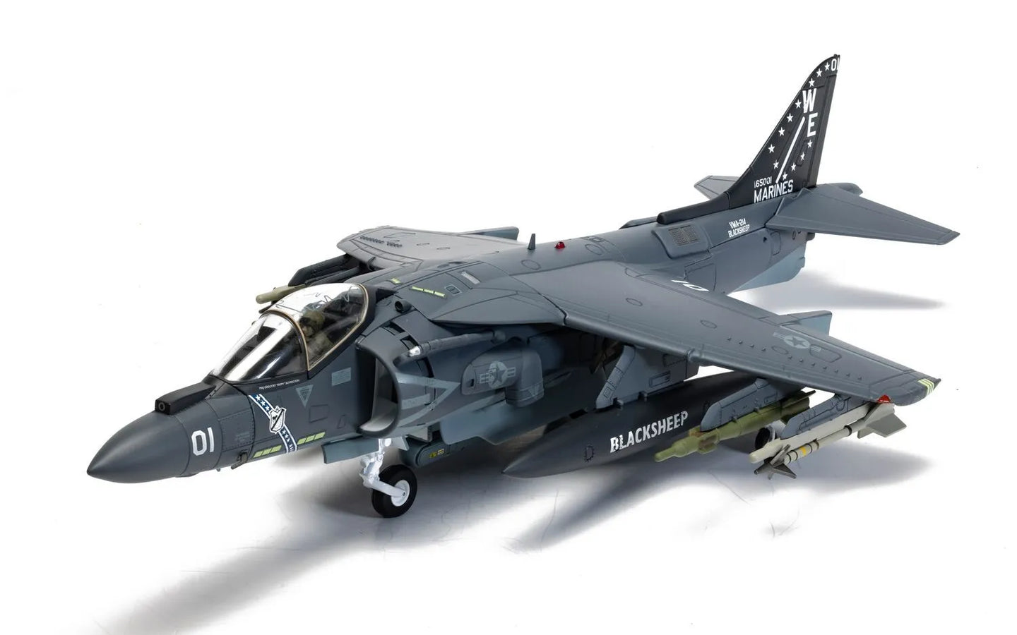 CORGI AV-8B HARRIER II 165001/01 VMA-214 "BLACK SHEEP"