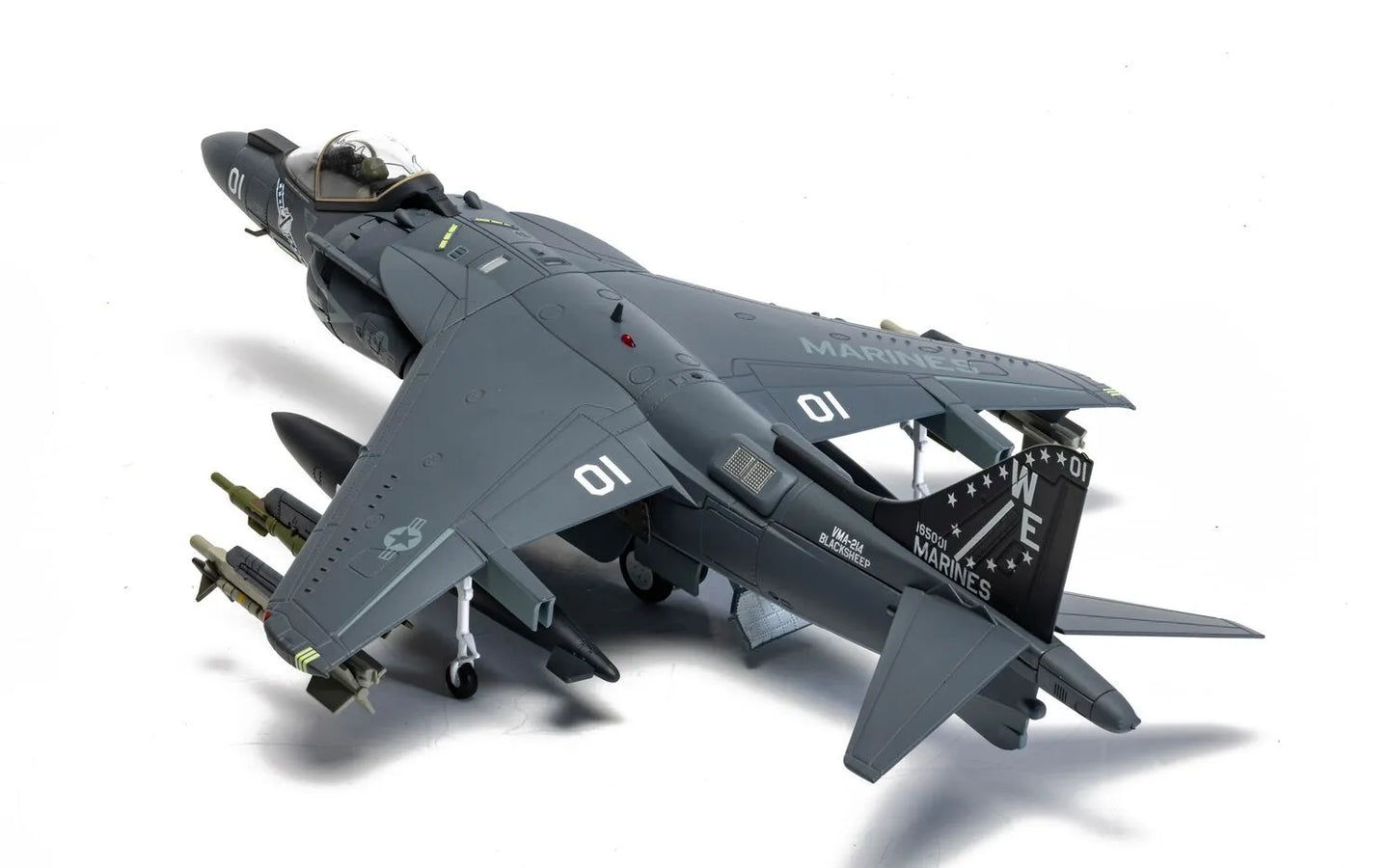 CORGI AV-8B HARRIER II 165001/01 VMA-214 "BLACK SHEEP"