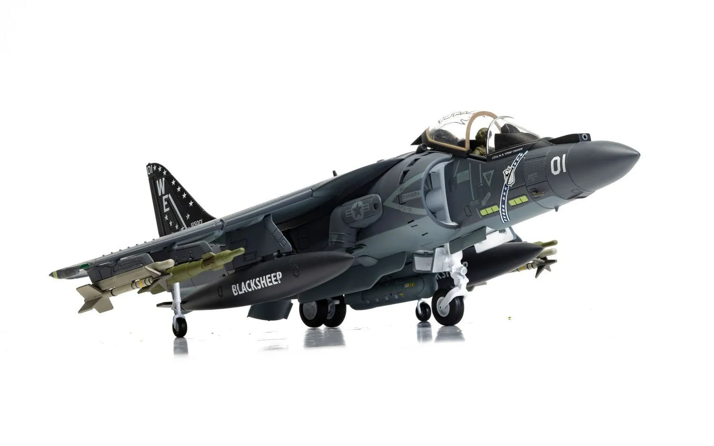 CORGI AV-8B HARRIER II 165001/01 VMA-214 "BLACK SHEEP"