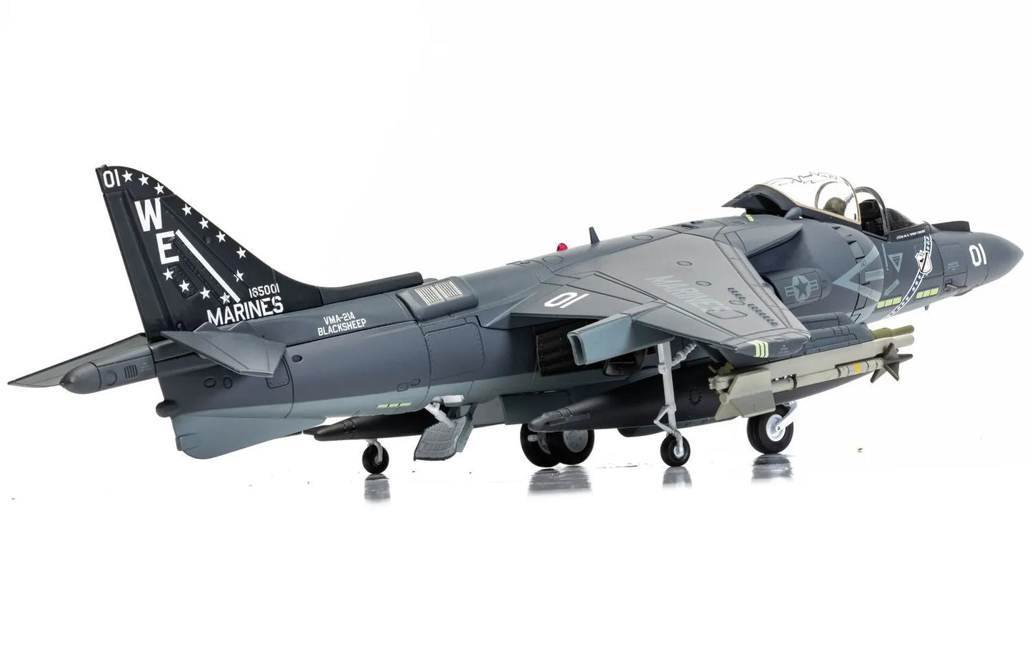 CORGI AV-8B HARRIER II 165001/01 VMA-214 "BLACK SHEEP"
