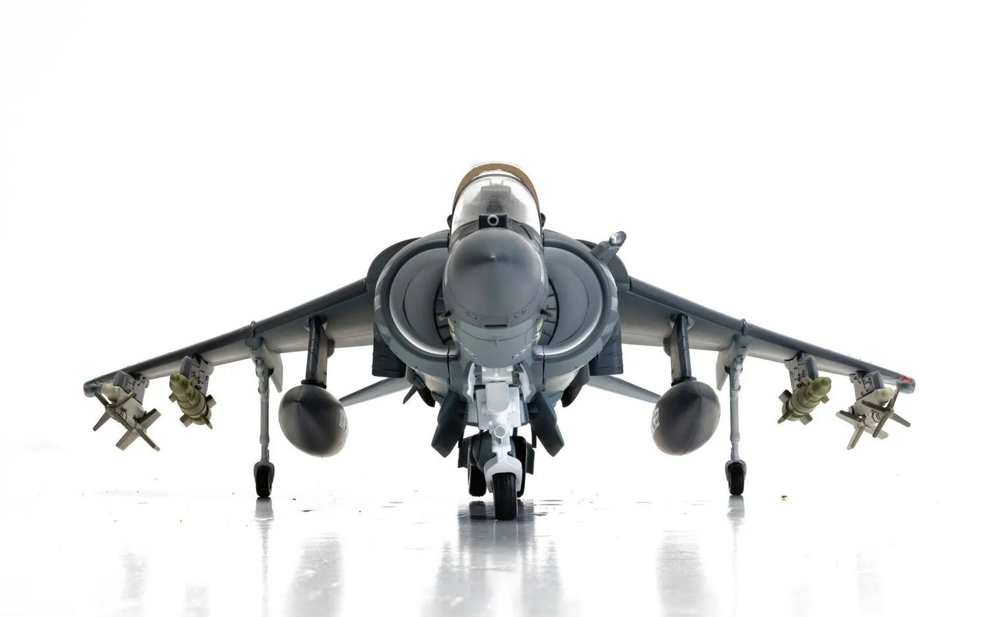 CORGI AV-8B HARRIER II 165001/01 VMA-214 "BLACK SHEEP"