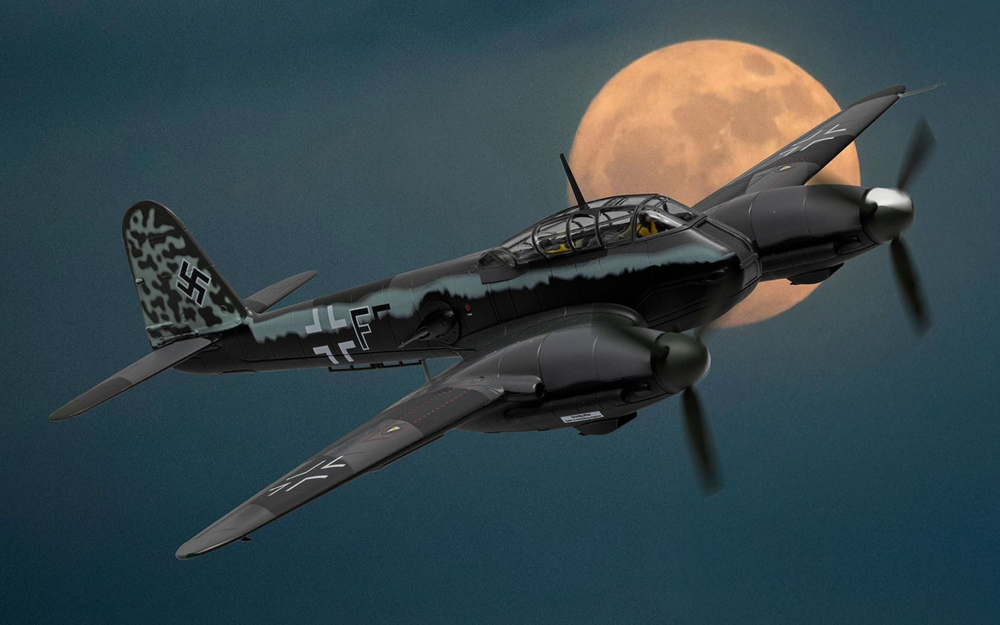 CORGI ME 410A-1 LUFTWAFFE BLACK F "RUDOLF ABRAHAMCZIK" 14./KG2 FRANCE 1943