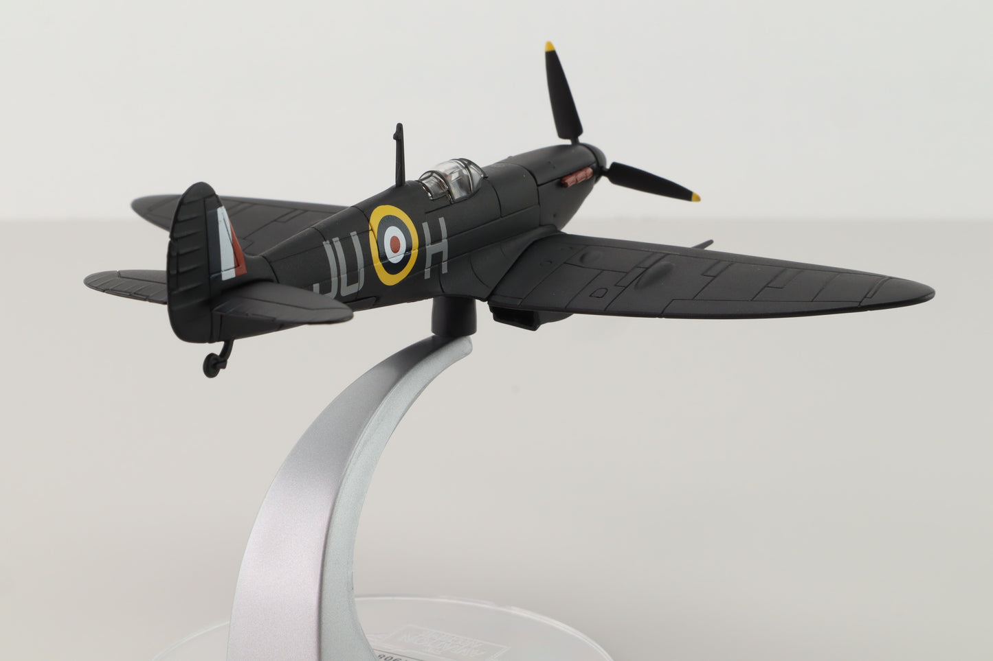 CORGI SPITFIRE MKV RAF No.111 SQN RAF DEBDEN