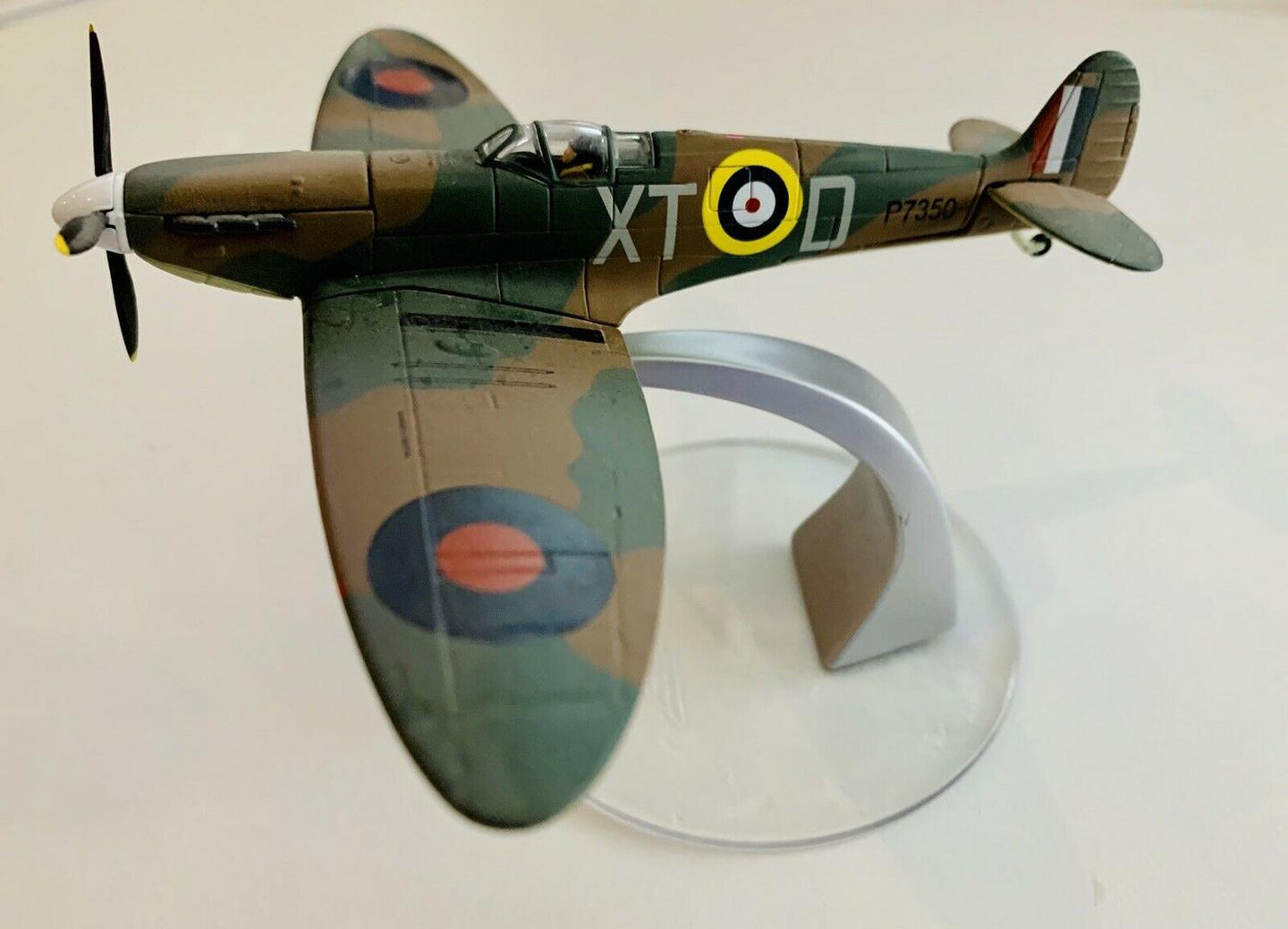 CORGI SPITFIRE MK II BBMF "BATTLE OF BRITAIN MEMORIAL FLIGHT" P7350 (LIMITED 2001 PIECES)