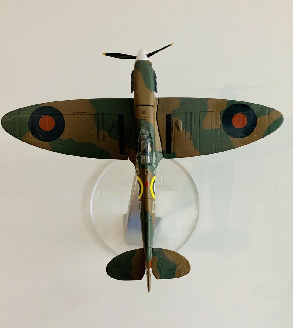 CORGI SPITFIRE MK II BBMF "BATTLE OF BRITAIN MEMORIAL FLIGHT" P7350 (LIMITED 2001 PIECES)