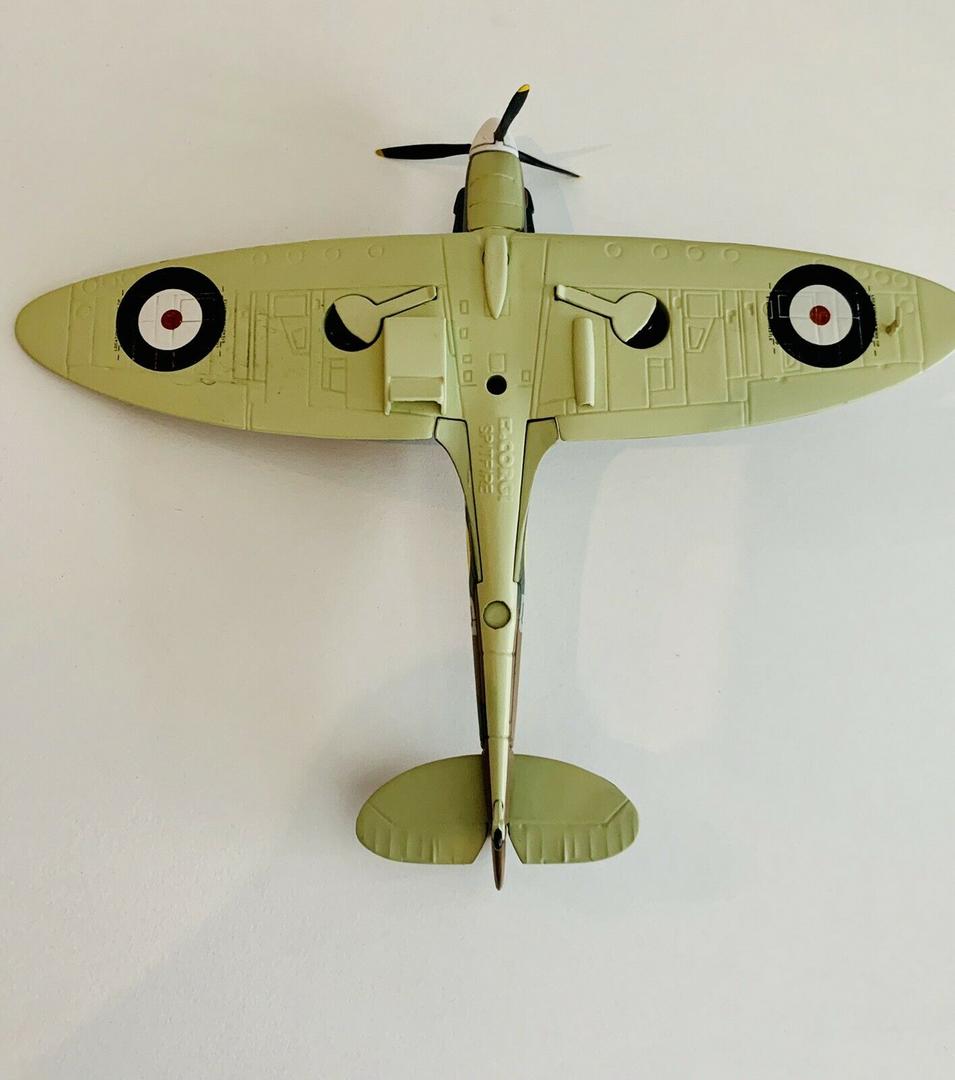 CORGI SPITFIRE MK II BBMF "BATTLE OF BRITAIN MEMORIAL FLIGHT" P7350 (LIMITED 2001 PIECES)