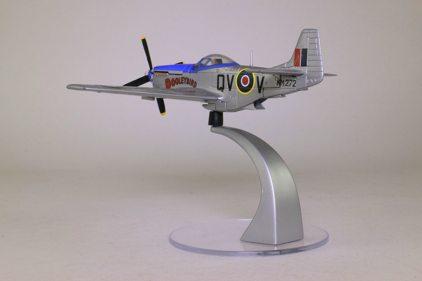 CORGI P-51D MUSTANG RAF "DOOLEYBIRD" ENGLAND 1945