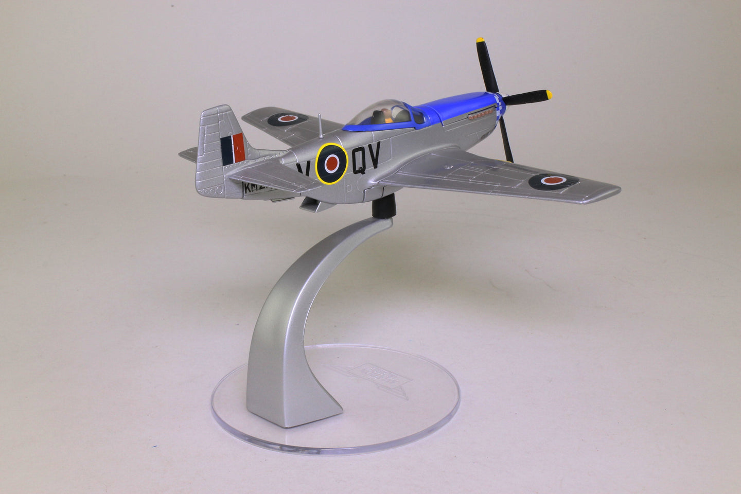 CORGI P-51D MUSTANG RAF "DOOLEYBIRD" ENGLAND 1945