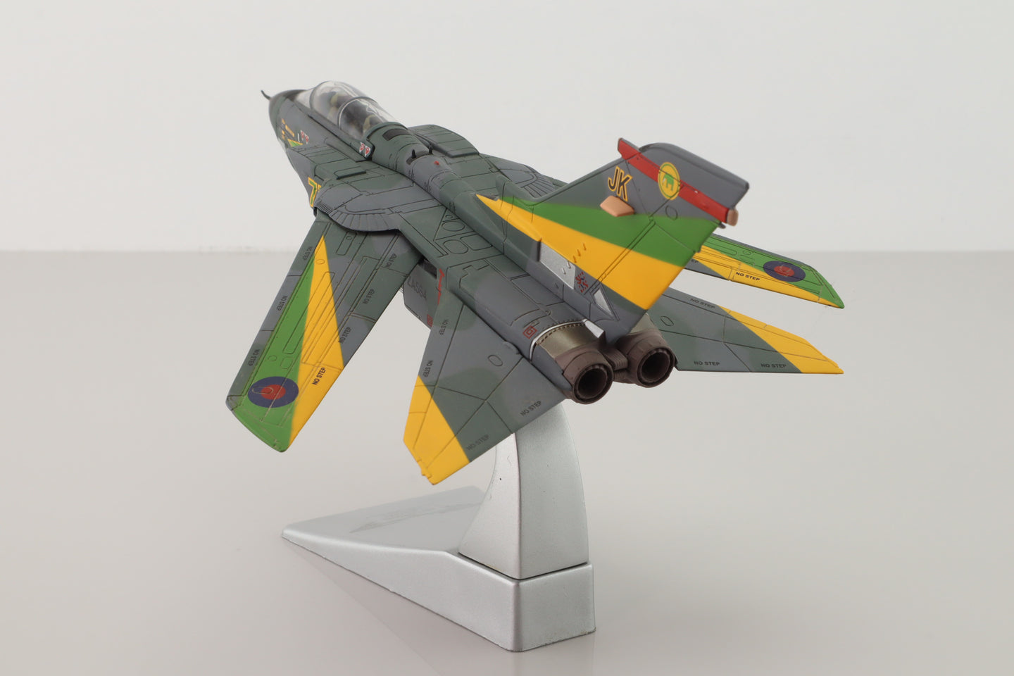 CORGI TORNADO GR.MK 1 RAF NO.27 SQUADRON ZA564 "SQUADRONS 75TH ANNIVERSARY" RAF MARHAM ENGLAND 1990
