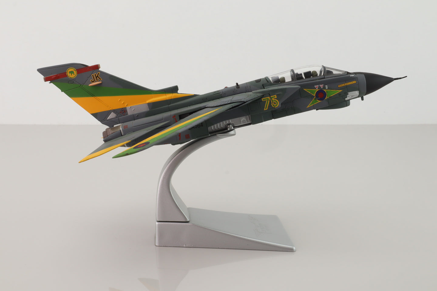 CORGI TORNADO GR.MK 1 RAF NO.27 SQUADRON ZA564 "SQUADRONS 75TH ANNIVERSARY" RAF MARHAM ENGLAND 1990