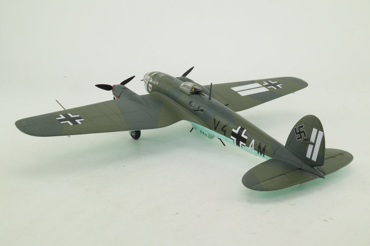 CORGI HE-111H-3 LUFTWAFFE II.KG 1 V4+AM "HINDENBERG" BATTLE OF BRITAIN MONTDIDIER FRANCE AUGUST 1940