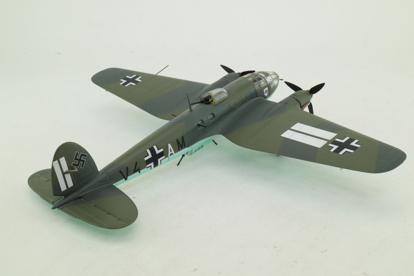 CORGI HE-111H-3 LUFTWAFFE II.KG 1 V4+AM "HINDENBERG" BATTLE OF BRITAIN MONTDIDIER FRANCE AUGUST 1940