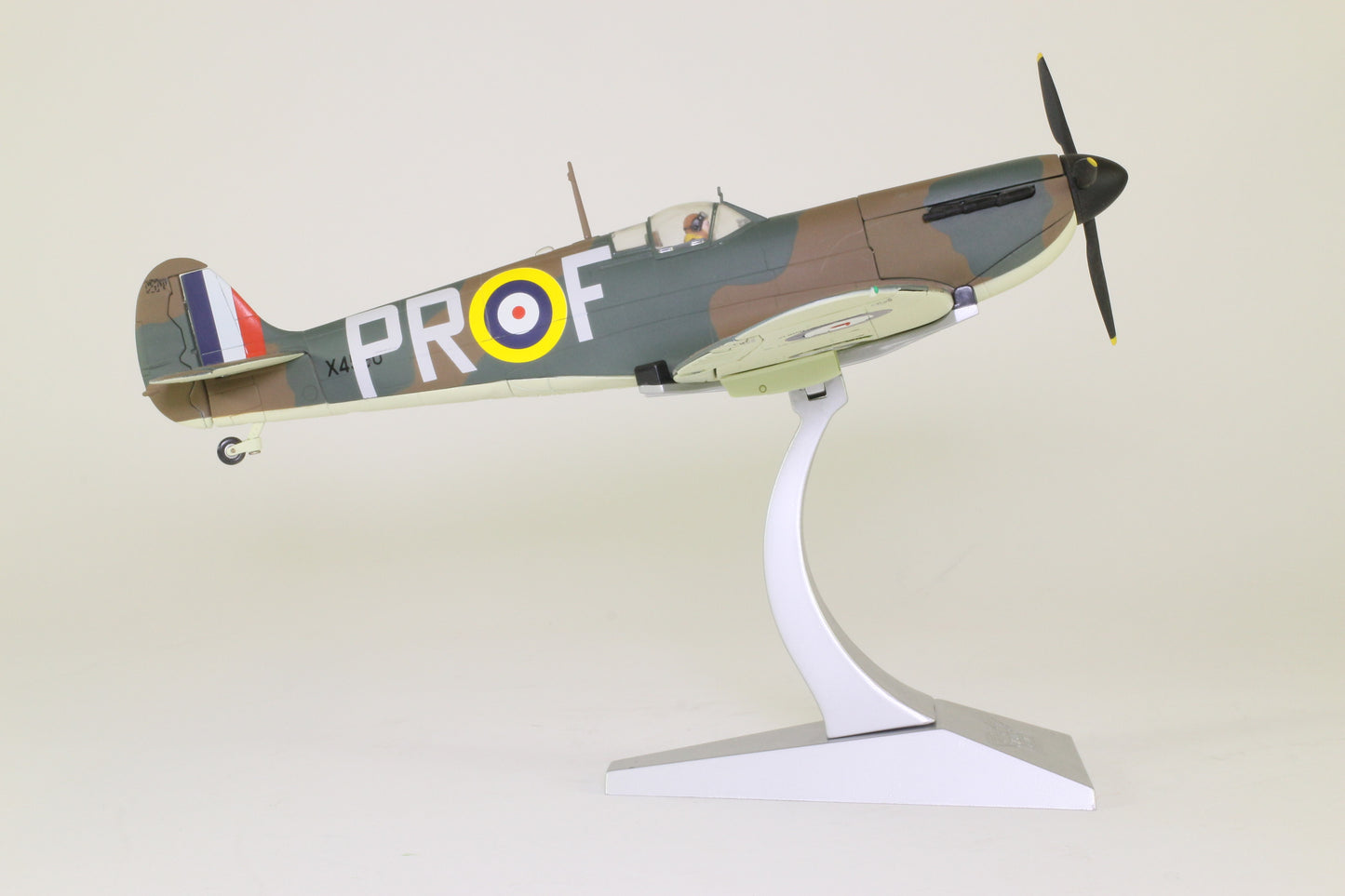 CORGI SPITFIRE MK.I RAF X4590/PR-F No.609 SQUADRON