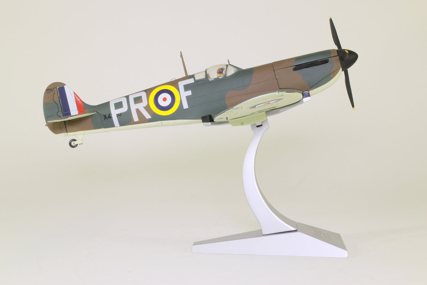 CORGI SPITFIRE MK.I RAF X4590/PR-F No.609 SQUADRON