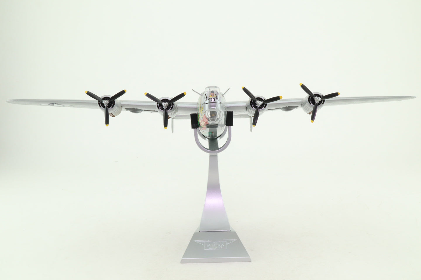 CORGI B-24J LIBERATOR USAAF "THE DRAGON AND HIS TAIL" 43RD BG 64TH BS 44-40973 1945