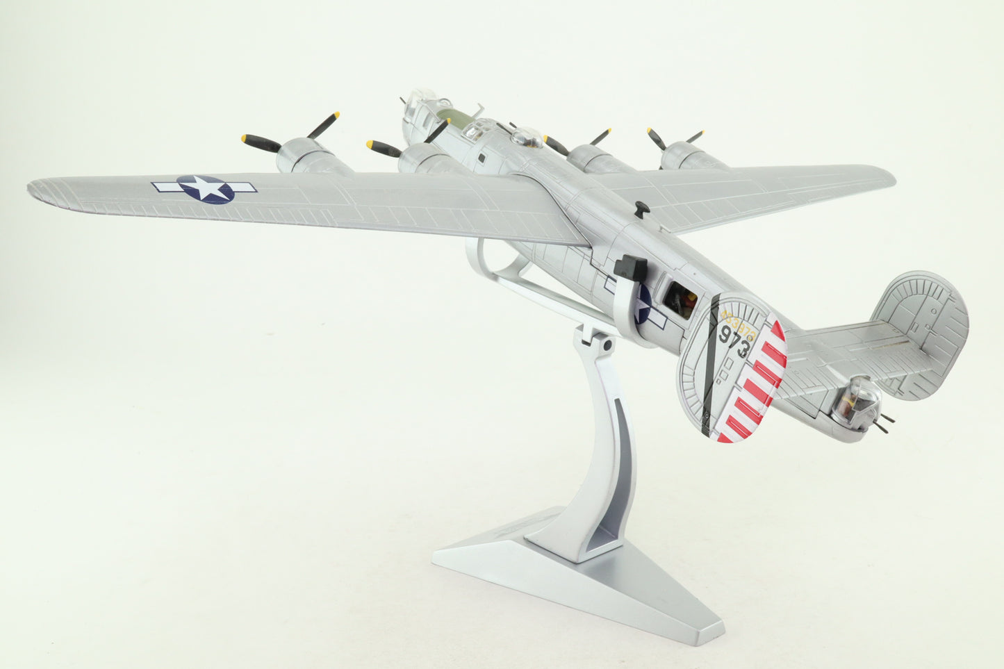 CORGI B-24J LIBERATOR USAAF "THE DRAGON AND HIS TAIL" 43RD BG 64TH BS 44-40973 1945