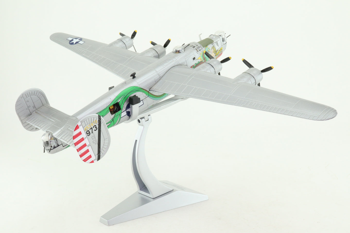 CORGI B-24J LIBERATOR USAAF "THE DRAGON AND HIS TAIL" 43RD BG 64TH BS 44-40973 1945