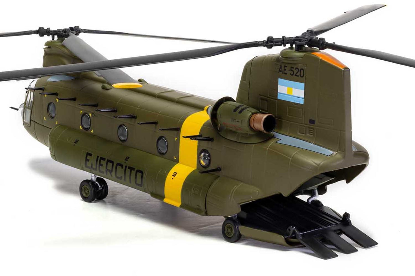 CORGI CHINOOK AE-520 ARGENTINE ARMY CAPTURED 1982