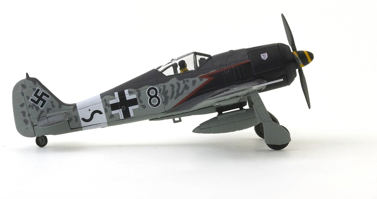 CORGI FW190A-8/R2 'BLACK 8' IV/JG.3 DREUX AIRFIELD, 1944