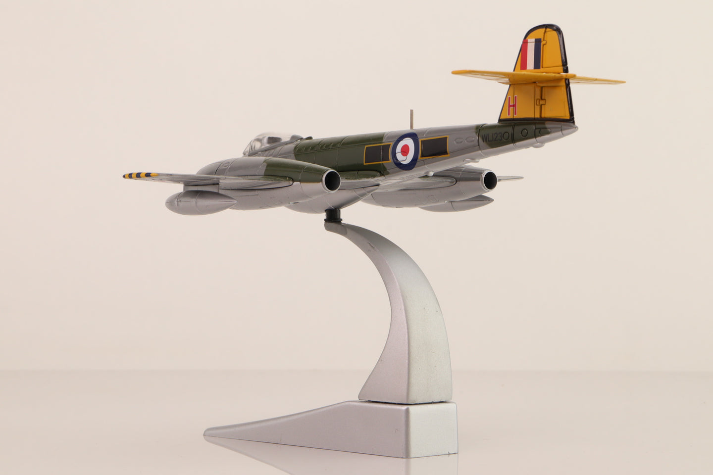 CORGI METEOR F.MK 8 RAF No.111 SQUADRON RAF NORTH WEALD ENGLAND 1954