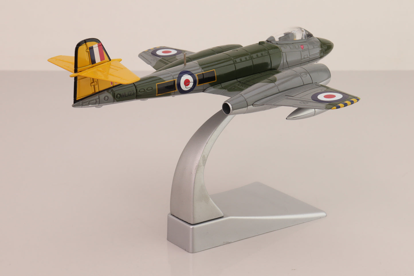 CORGI METEOR F.MK 8 RAF No.111 SQUADRON RAF NORTH WEALD ENGLAND 1954