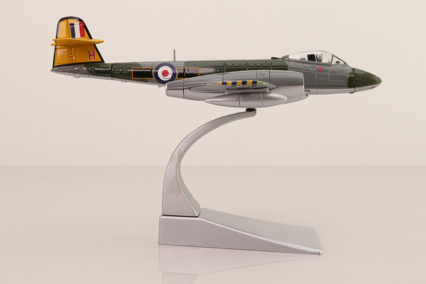 CORGI METEOR F.MK 8 RAF No.111 SQUADRON RAF NORTH WEALD ENGLAND 1954