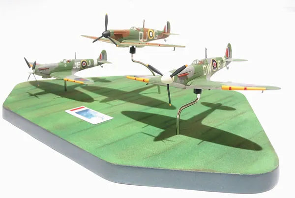 CORGI SPITFIRE RAF JOHNNIE JOHNSON 3 PIECE SET