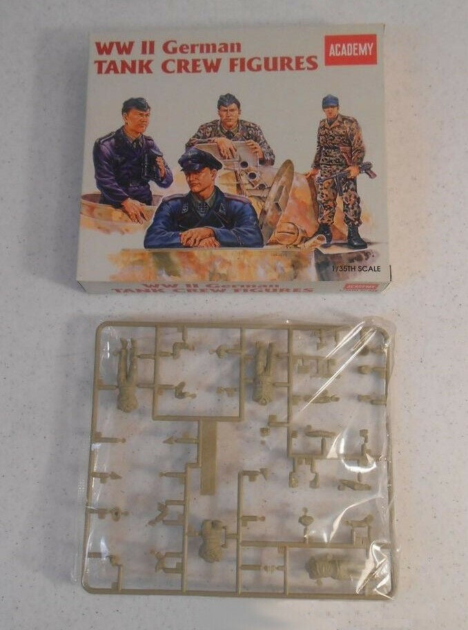 ACADEMY WW II GERMAN TANK CREW FIGURES
