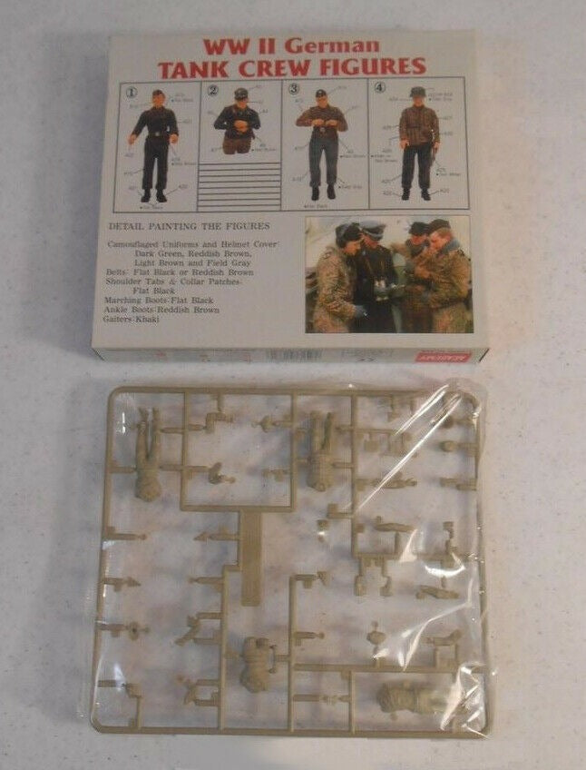 ACADEMY WW II GERMAN TANK CREW FIGURES