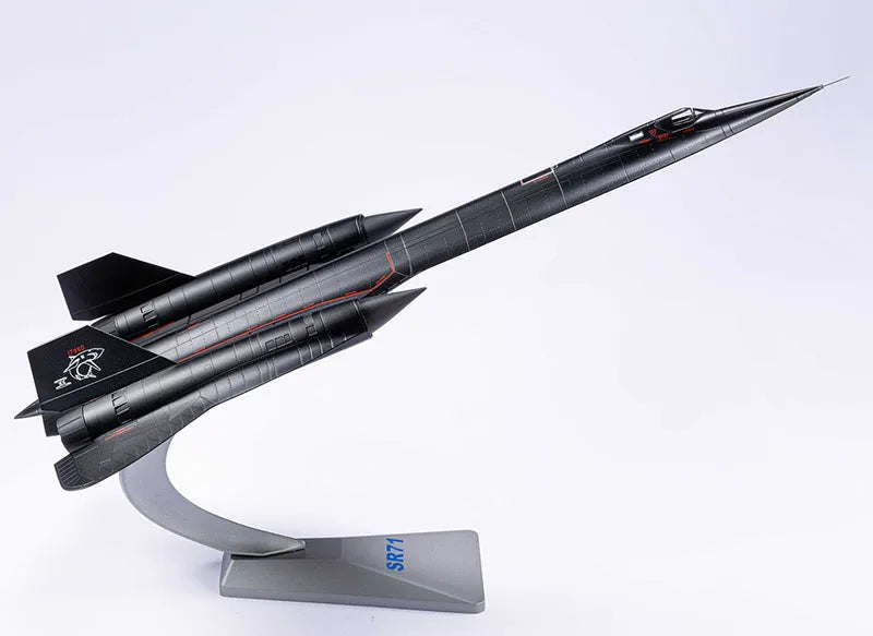 AIR FORCE ONE LOCKHEED SR-71A BLACKBIRD USAF 61-17960 (SHARK ON TAIL)