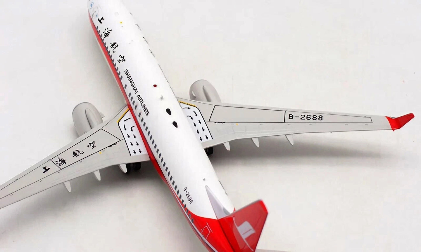 AVIATION 200 B737-800 SHANGHAI AIRLINES REG: B-2688