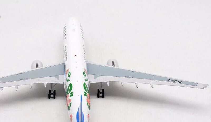 AVIATION 200 A330-300 CHINA SOUTHERN AIRLINES "GUANGDONG LYCHEE" REG: B-8870