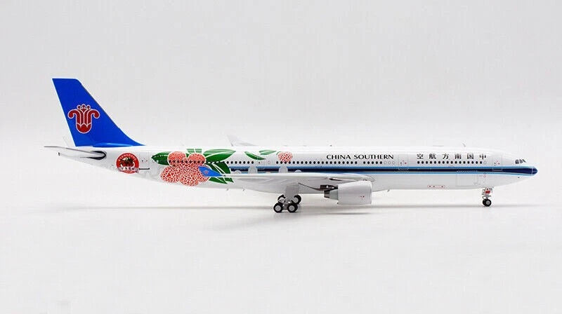 AVIATION 200 A330-300 CHINA SOUTHERN AIRLINES "GUANGDONG LYCHEE" REG: B-8870