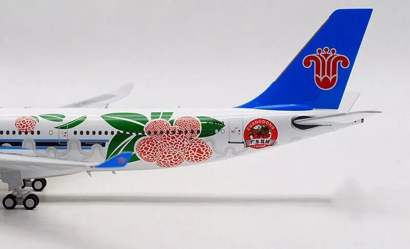 AVIATION 200 A330-300 CHINA SOUTHERN AIRLINES "GUANGDONG LYCHEE" REG: B-8870