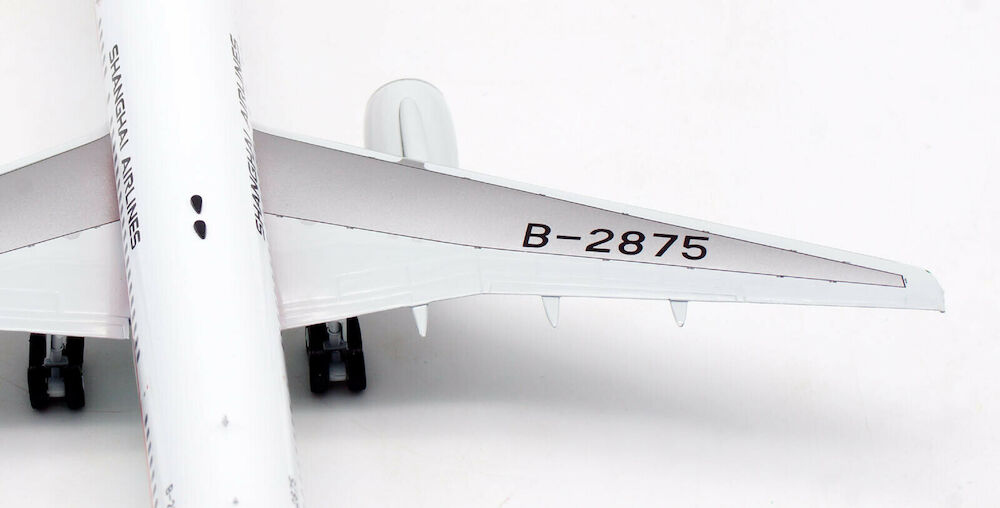 AVIATION 200 B757 SHANGHAI AIRLINES REG: B-2875