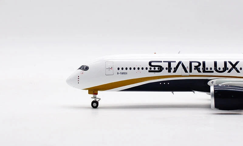 AVIATION 200 A350-900 STARLUX AIRLINES REG: B-58501