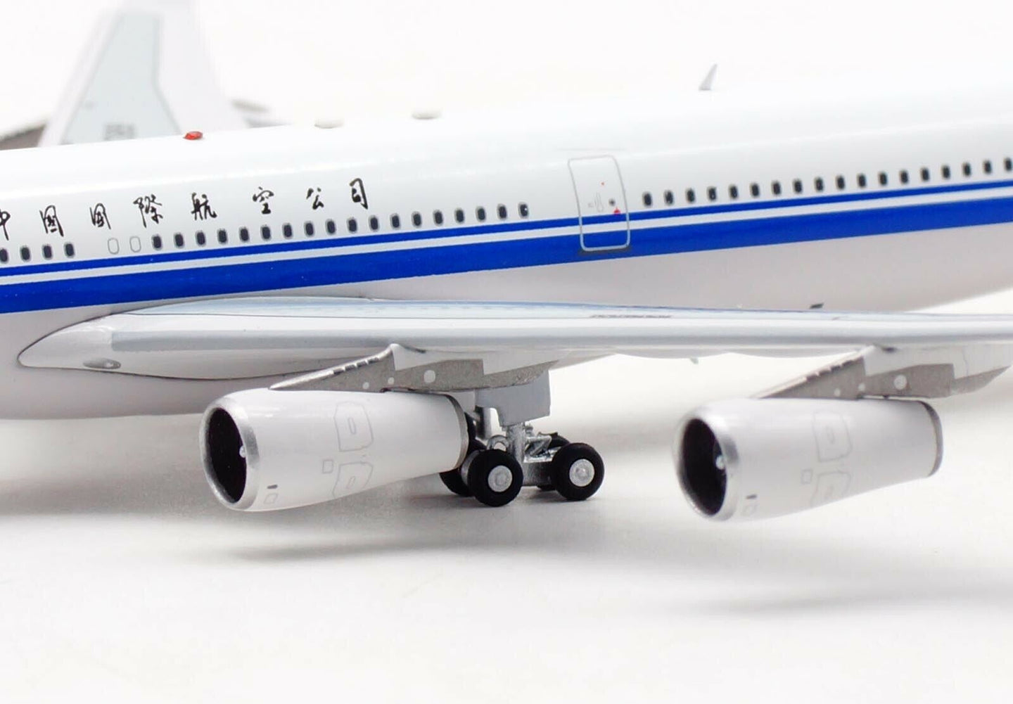 AVIATION 400 A340-300 AIR CHINA REG: B-2389