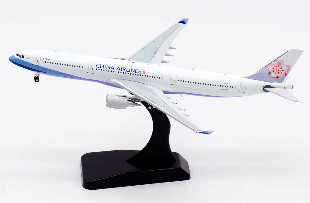 AVIATION 400 A330-302 CHINA AIRLINES REG: B-18351