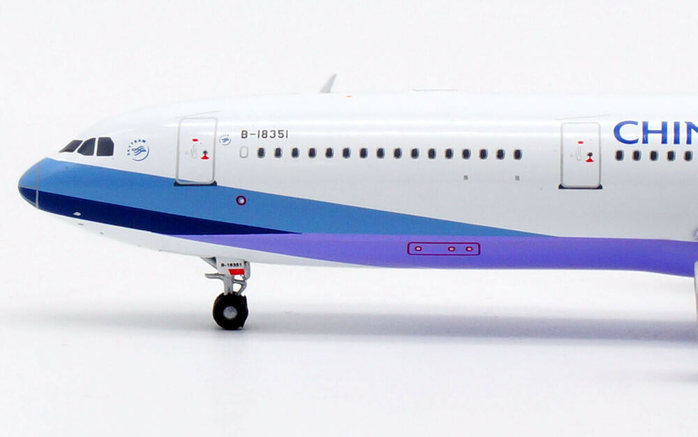 AVIATION 400 A330-302 CHINA AIRLINES REG: B-18351