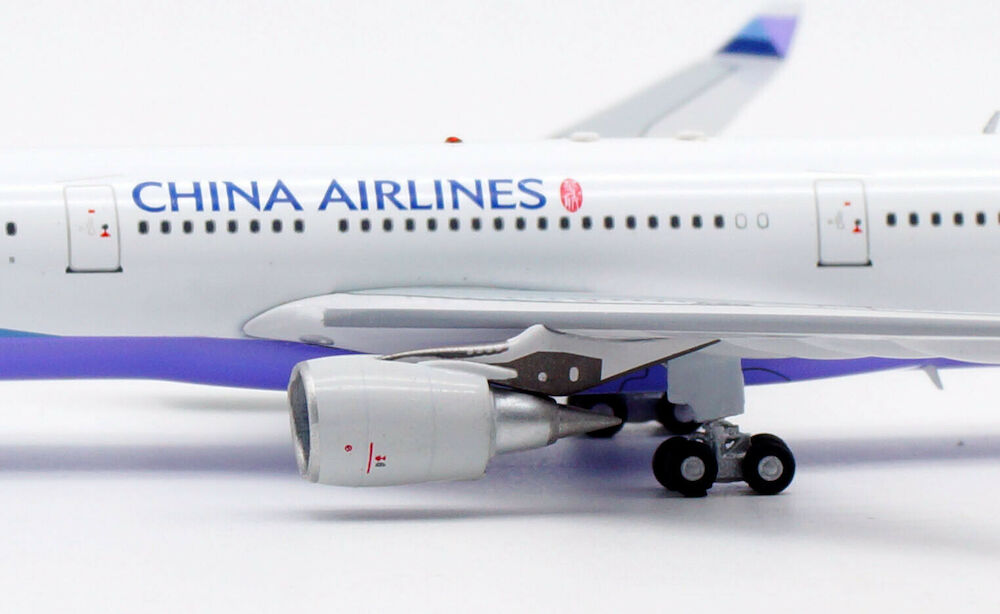 AVIATION 400 A330-302 CHINA AIRLINES REG: B-18351