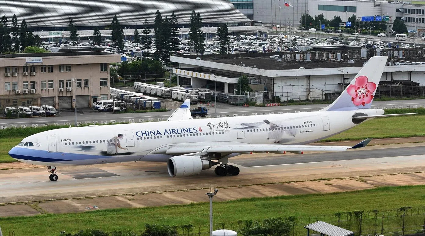 AVIATION 400 CHINA AIRLINES AIRBUS A330-302 REG: B-18361