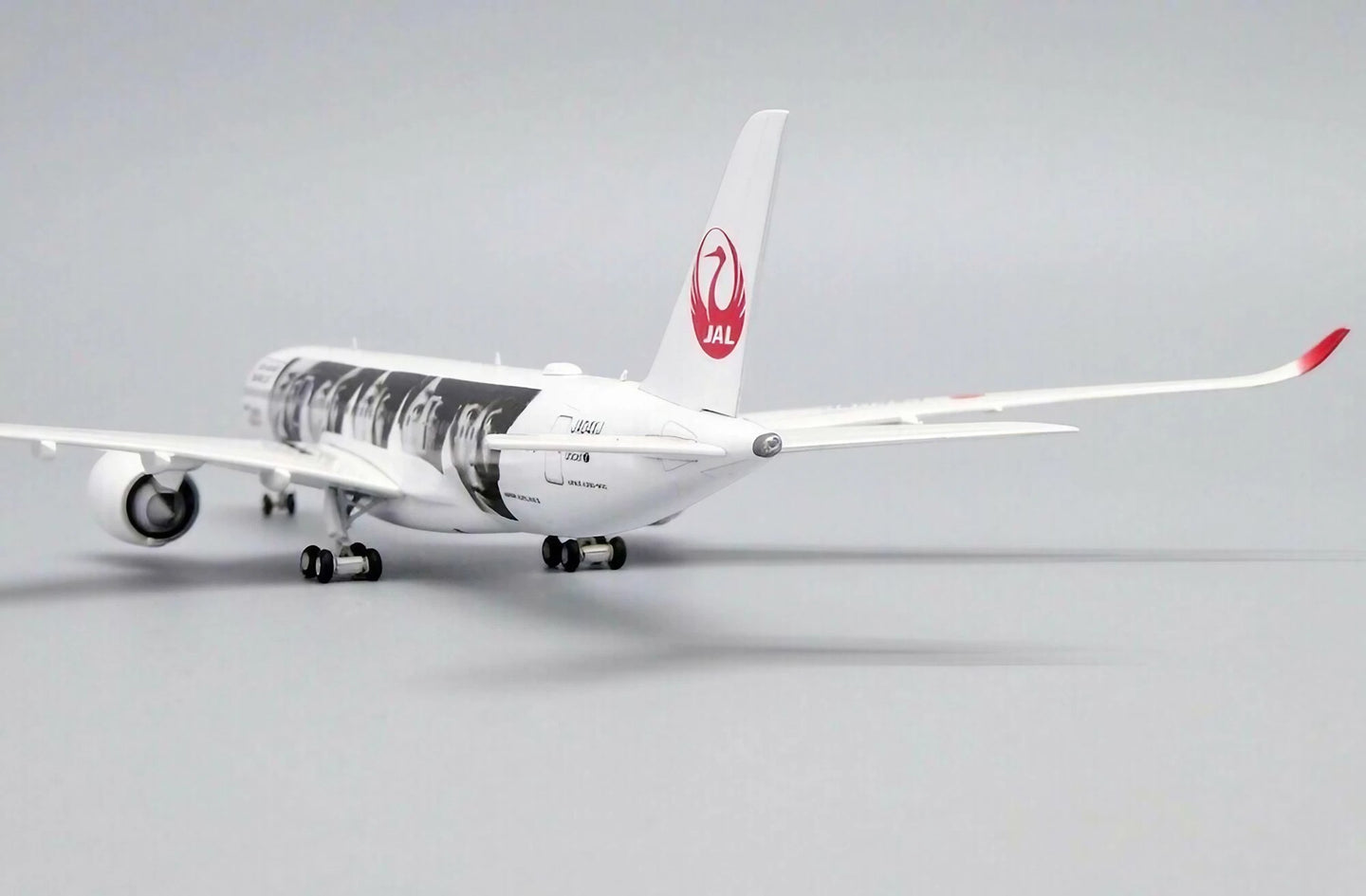 AVIATION 400 A350-900XWB JAPAN AIRLINES "20TH ARASHI THANKS JET" REG: JA04XJ
