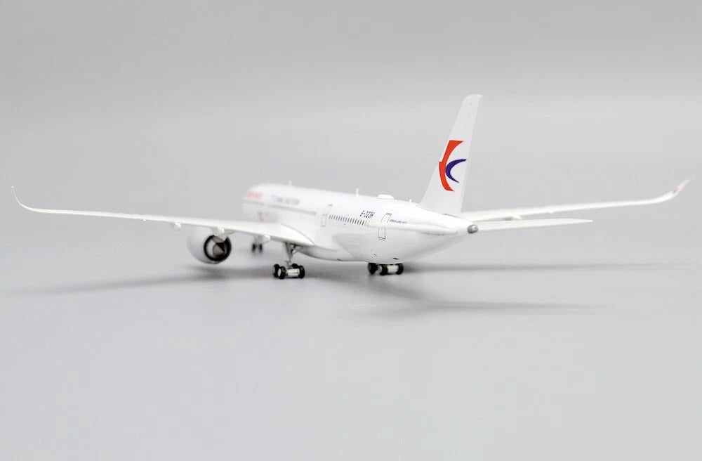 AVIATION 400 A350 CHINA EASTERN AIRLINES REG: B-323H