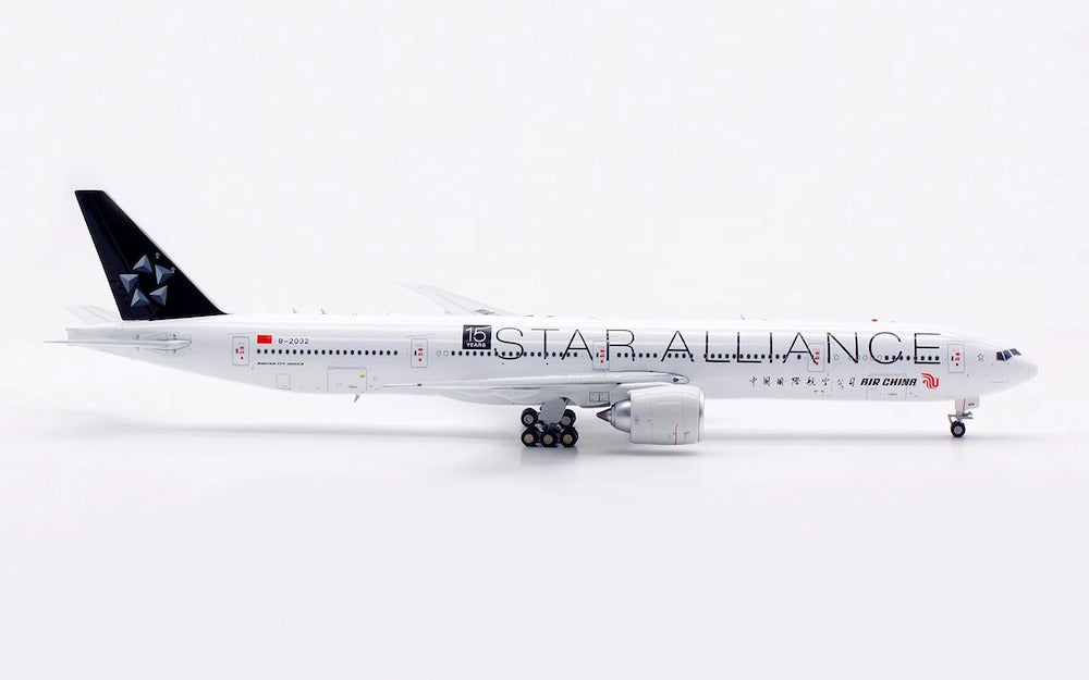 AVIATION 400 B777-300ER AIR CHINA "STAR ALLIANCE" "15TH" REG: B-2032