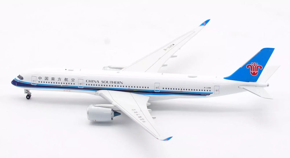 AVIATION 400 A350-941 CHINA SOUTHERN AIRLINES (DETACHABLE GEAR) REG: B-30AL