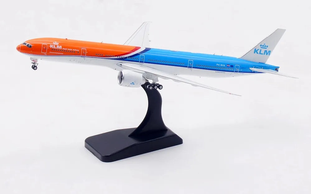 AVIATION 400 B777-306ER KLM ROYAL DUTCH AIRLINES "DETACHABLE GEAR" REG: PH-BVA