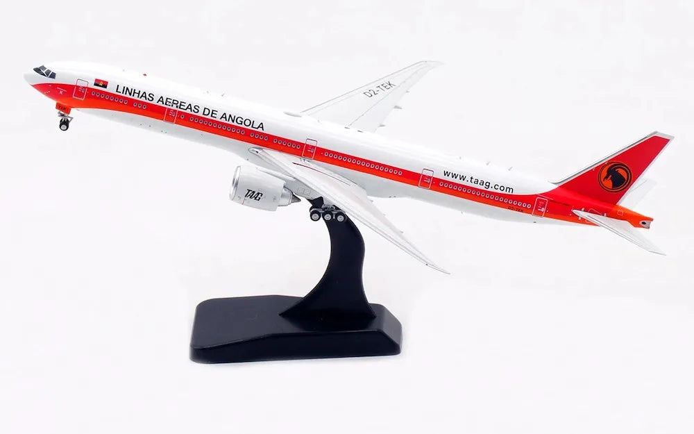AVIATION 400 B777-3M2ER TAAG - LINHAS AEREAS DE ANGOLA AIRLINES "DETACHABLE GEAR" REG: D2-TEK