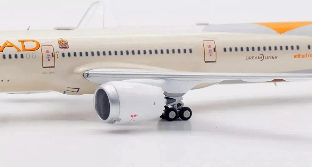 AVIATION 400 B787-10 DREAMLINER ETIHAD AIRWAYS REG: A6-BMI (DETACHABLE GEAR)